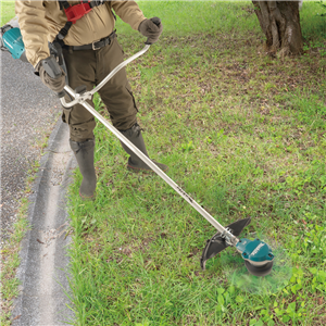 MAKITA akum. kosa do trawy XGT UR002GZ01